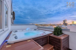 Beautiful 3BR Triplex penthouse with Hot-Tub by 360 Estates